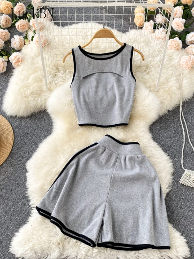 2022 Women Two Piece Set Tank Crop Top Short Pants Suits Slim Sexy Female Streetwear Elastic Contrast Sleeveless Matching Sets
2022 Women Two Piece Set Tank Crop Top Short Pants Suits Slim Sexy Female Streetwear Elastic Contrast Sleeveless Matching Sets