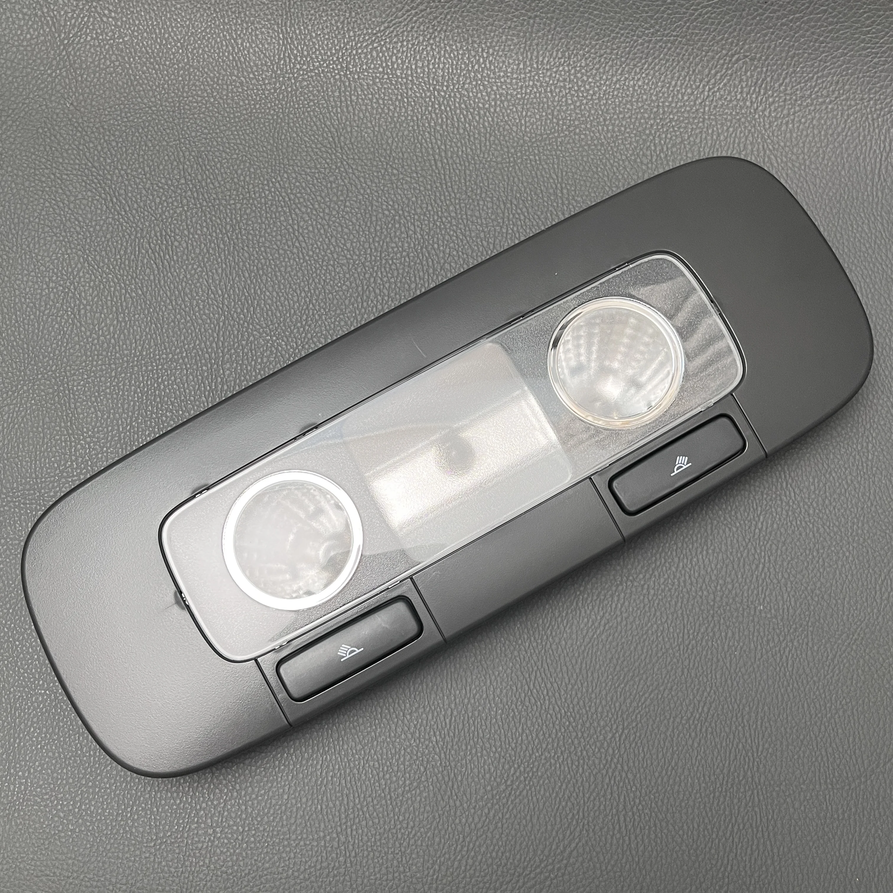 Оригинальная задняя лампа для чтения, внутренний светильник 56D 947 291B для VW Golf 6 MK6 2006-2011 Passat 2011-2018 CC 2010-2013 56D 947291 Б 
Оригинальная задняя лампа для чтения, внутренний светильник 56D 947 291B для VW Golf 6 MK6 2006-2011 Passat 2011-2018 CC 2010-2013 56D 947291 Б