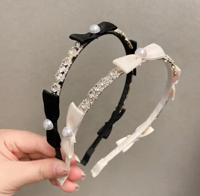 Korean rhinestone bow hairbands women super fairy new retro high-end shiny zircon hair accessories
Korean rhinestone bow hairbands women super fairy new retro high-end shiny zircon hair accessories