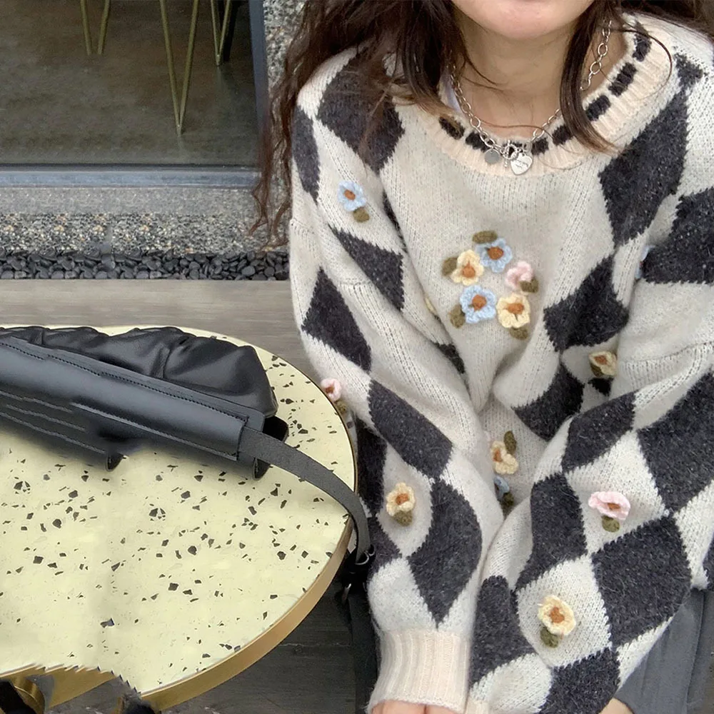 Korean College Style Pullover Sweater Sweet Girl 3D Flowers Argyle Knitwear Woman 2022 Autumn New Loose Jumper Top Sweater Women
Korean College Style Pullover Sweater Sweet Girl 3D Flowers Argyle Knitwear Woman 2022 Autumn New Loose Jumper Top Sweater Women