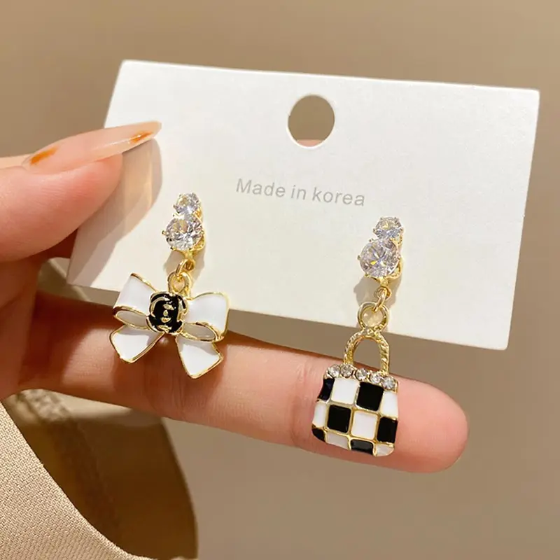 2022 New Trendy Asymmetrical Bow-knot Earrings for Women Shining Crystal Drop Earring Golden Wedding Jewelry Accessories Gifts
2022 New Trendy Asymmetrical Bow-knot Earrings for Women Shining Crystal Drop Earring Golden Wedding Jewelry Accessories Gifts