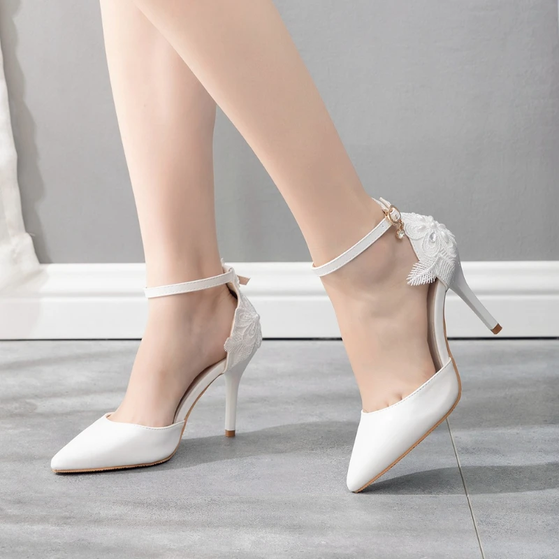 2023 Summer Fashion New Sexy Banquet Wedding Solid Color Versatile Lace Flower Wristband Pointed Toe Stiletto Sandals
2023 Summer Fashion New Sexy Banquet Wedding Solid Color Versatile Lace Flower Wristband Pointed Toe Stiletto Sandals