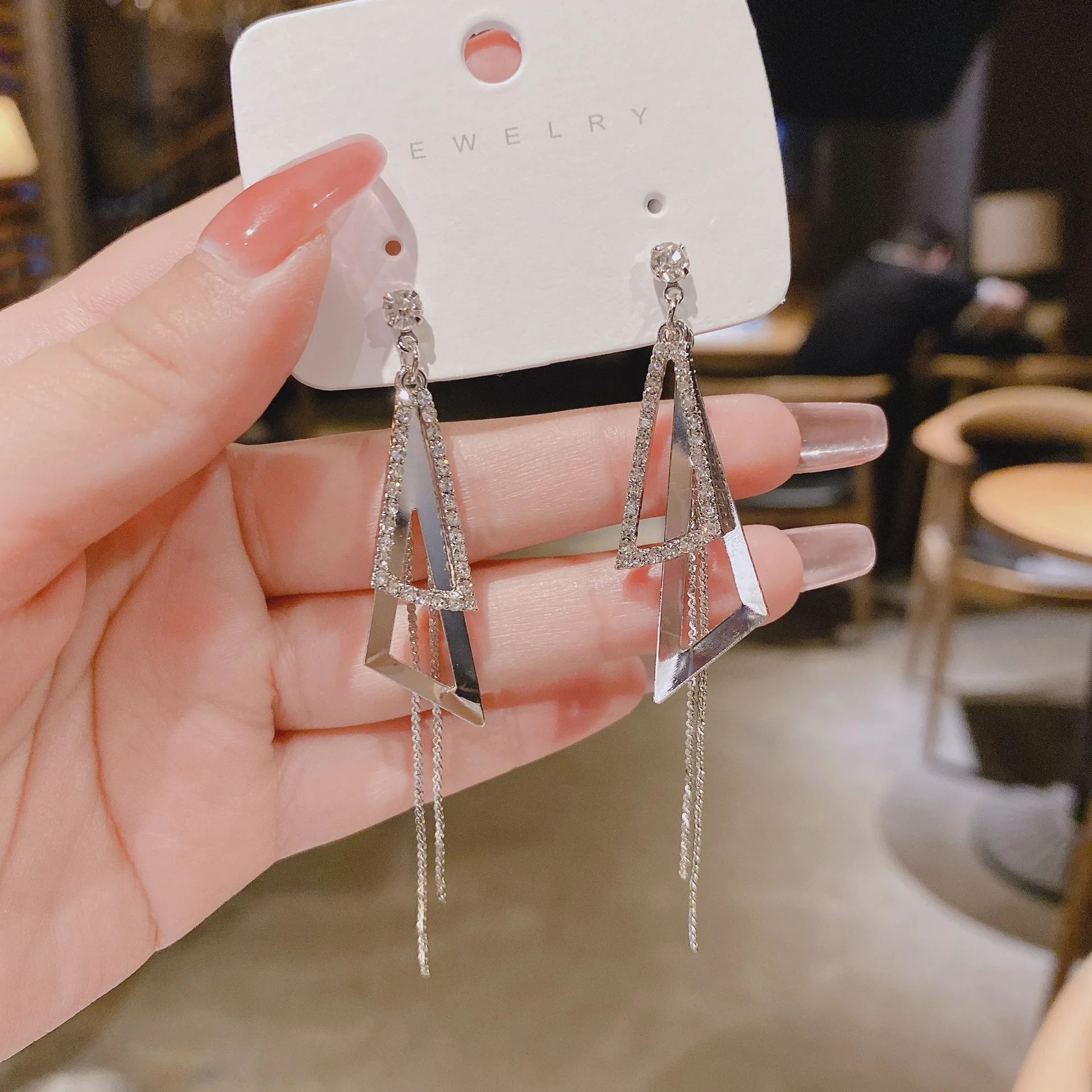S925 Silver Needle Korean Geometric Long Triangle Tassel Earrings Female Korean Style Simple Temperament Cool Wind Earrings
S925 Silver Needle Korean Geometric Long Triangle Tassel Earrings Female Korean Style Simple Temperament Cool Wind Earrings