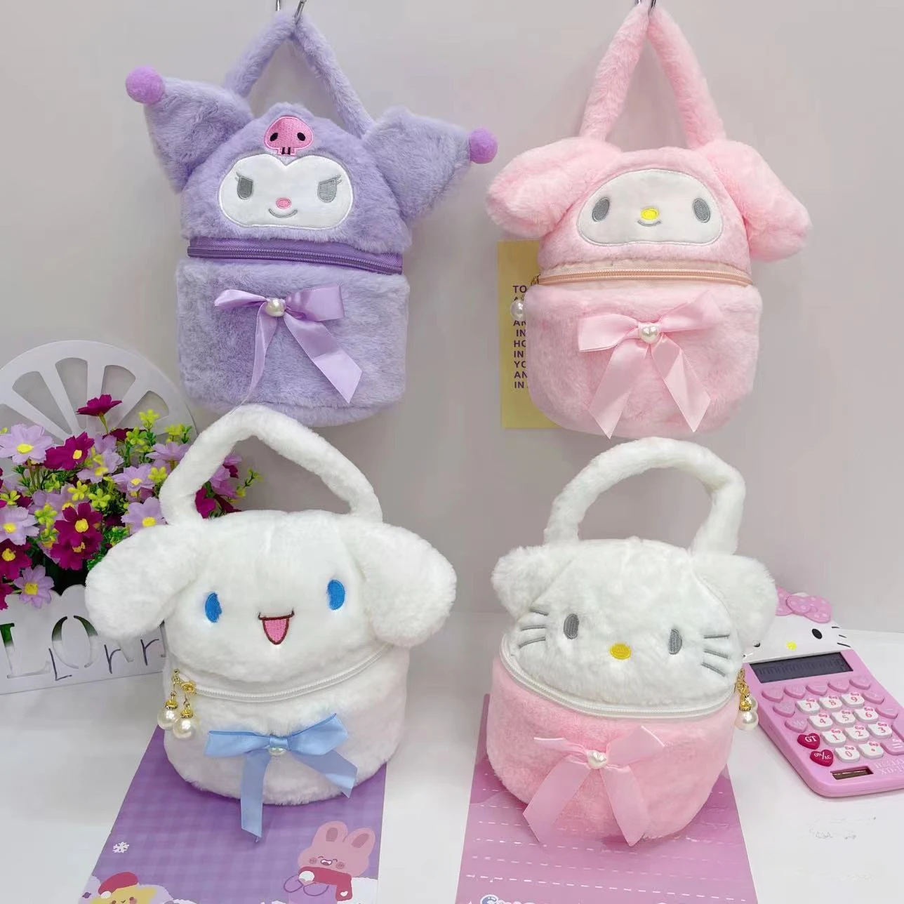 

Косметичка в стиле аниме Sanrio Kuromi HelloKitty Mymelody Cinnamoroll, плюшевая сумка для хранения, большая емкость, милый мультяшный подарок на день рождения