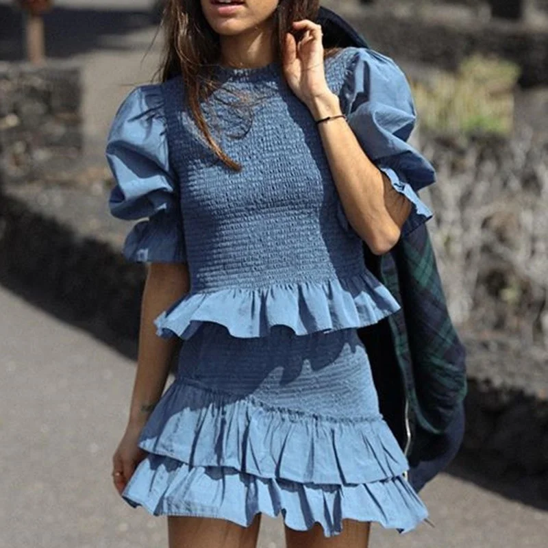 Fashion Retro Sexy Elastic Blue Suit Spring and Autumn Bubble Sleeve Pleated Top Two-piece Suit Irregular Fold Lotus Leaf Skirt
Fashion Retro Sexy Elastic Blue Suit Spring and Autumn Bubble Sleeve Pleated Top Two-piece Suit Irregular Fold Lotus Leaf Skirt