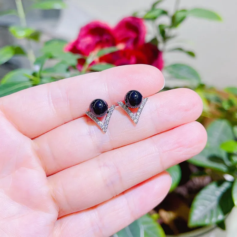 Japanese and Korean Temperament Simple Earrings Fashion Small Fresh Girls S925 Silver Needle Zircon Pearl Manufacturers
Japanese and Korean Temperament Simple Earrings Fashion Small Fresh Girls S925 Silver Needle Zircon Pearl Manufacturers