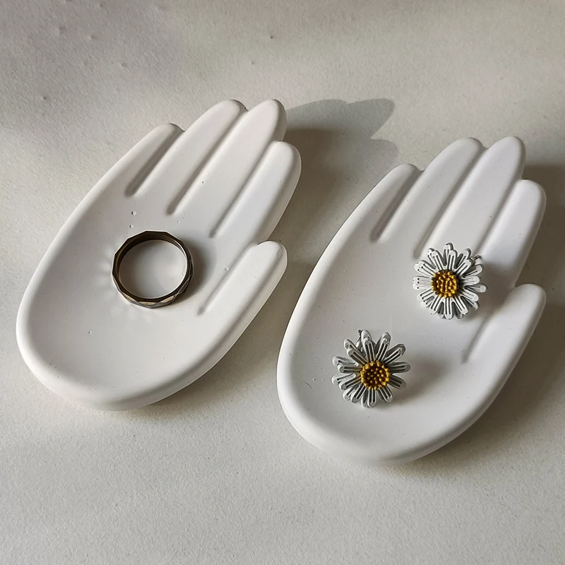 Creative Natural Plaster White Palm Jewelry Tray Ring Plate Desktop Ornament Photo Props Mini Tray Modern Home Decor Accessories
Creative Natural Plaster White Palm Jewelry Tray Ring Plate Desktop Ornament Photo Props Mini Tray Modern Home Decor Accessories