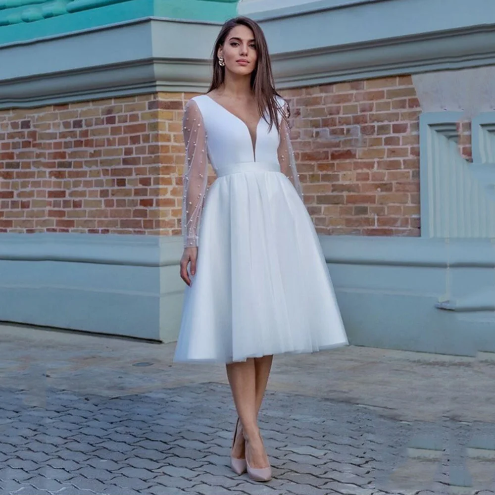 Boho Beading Vintage Short Wedding Dress Pearls Long Sleeve White Satin Tulle Bridal Gowns Sexy Deep V-Neck Knee Length Dress
Boho Beading Vintage Short Wedding Dress Pearls Long Sleeve White Satin Tulle Bridal Gowns Sexy Deep V-Neck Knee Length Dress