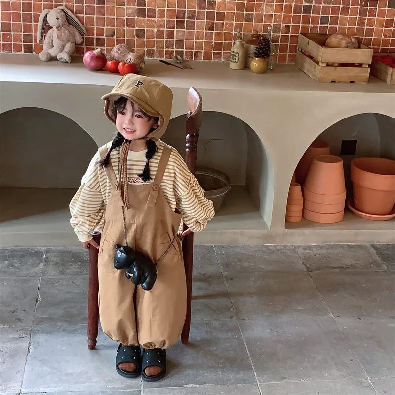 Детский однотонный комбинезон на подтяжках, с рукавами-фонариками 
Детский однотонный комбинезон на подтяжках, с рукавами-фонариками