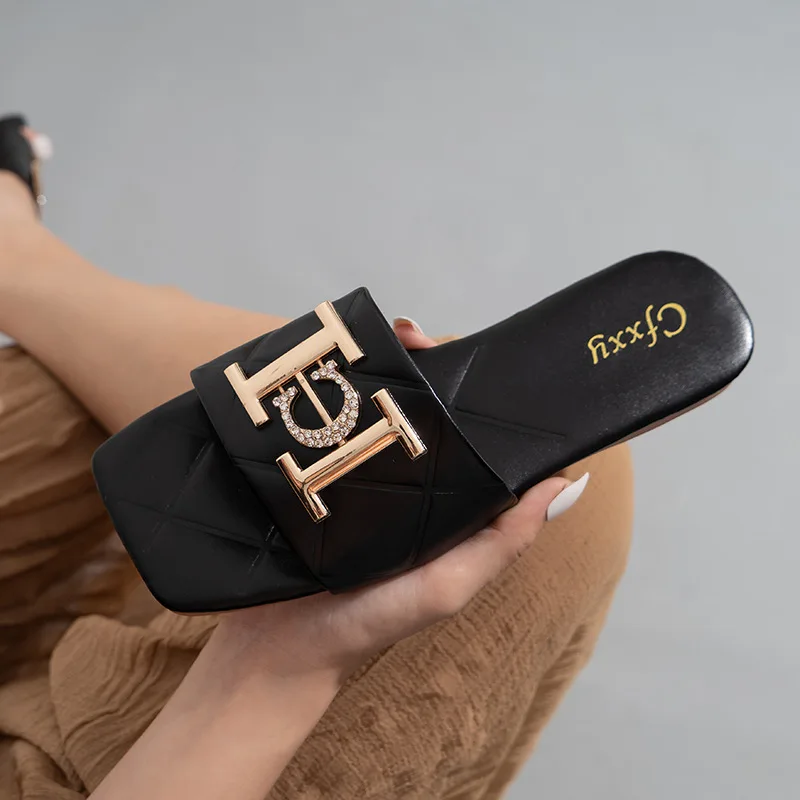 New Luxury US designer Shoes Slipper Summer Brand Desinger PU leather Women's Sandal Casual Slides Outdoor Female Flip Flops
New Luxury US designer Shoes Slipper Summer Brand Desinger PU leather Women's Sandal Casual Slides Outdoor Female Flip Flops