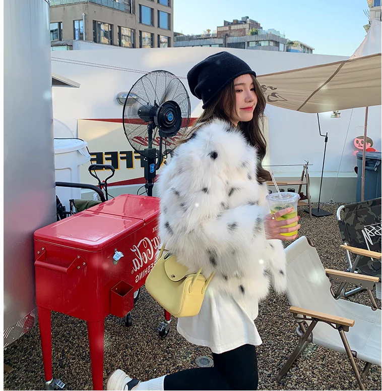 2022 Women Autumn Winter Fashion Faux Fox Fur Warm Coats Female Short O-neck Jackets Ladies Long Sleeve Casual Overcoats O32
2022 Women Autumn Winter Fashion Faux Fox Fur Warm Coats Female Short O-neck Jackets Ladies Long Sleeve Casual Overcoats O32