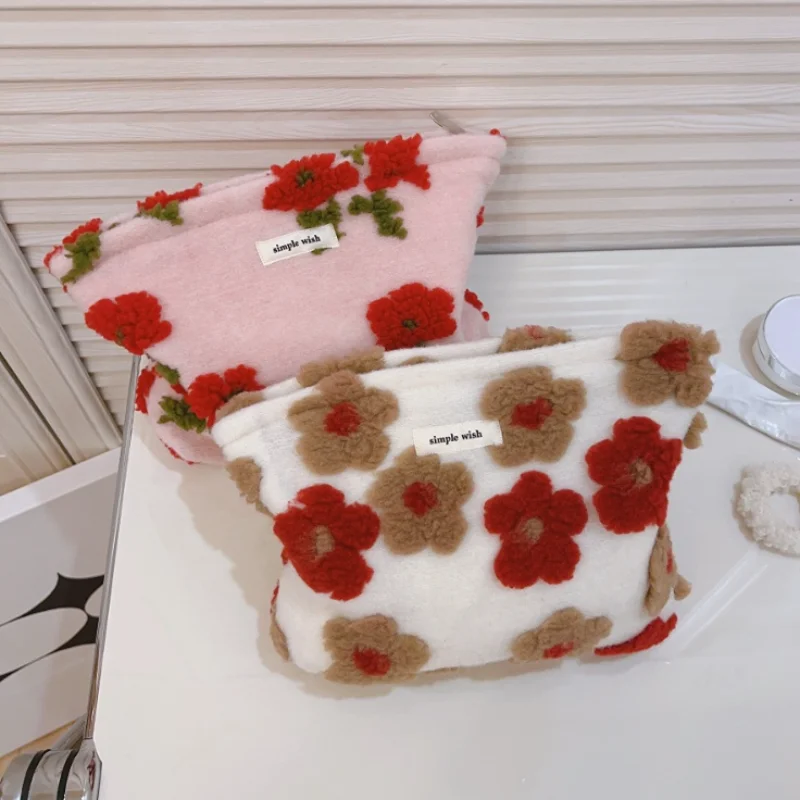 Winter Plush Lady Travel Storage Cosmetic Bag Pouch Sweet Floral Large Stationery Bag New Red Flower Women Makeup Bag Handbag
Winter Plush Lady Travel Storage Cosmetic Bag Pouch Sweet Floral Large Stationery Bag New Red Flower Women Makeup Bag Handbag