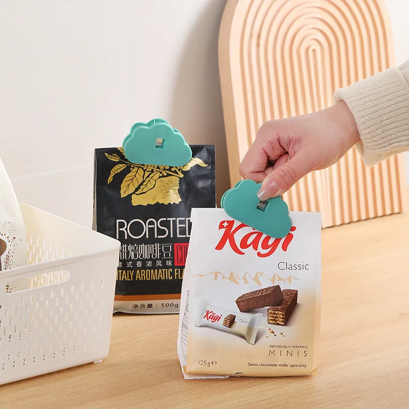 Прозрачный пластиковый клей, искусственная кожа, шесть безгвоздевых настенных крючков, ряд бесследных крючков
Прозрачный пластиковый клей, искусственная кожа, шесть безгвоздевых настенных крючков, ряд бесследных крючков