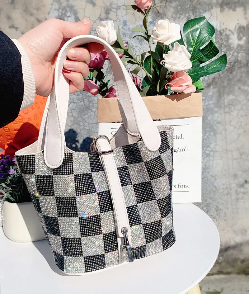 New Textured Bucket Bag Leather Diamond Rhinestone Handbag Women Shoulder Crossbody Bag Evening Bag Ladies Bling Shiny Purse
New Textured Bucket Bag Leather Diamond Rhinestone Handbag Women Shoulder Crossbody Bag Evening Bag Ladies Bling Shiny Purse