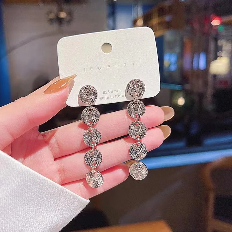 Metal Texture Round Retro Long Section Personality Women's Earrings Exquisite Fashion Stud Earrings 2022 Trend Women Jewelry
Metal Texture Round Retro Long Section Personality Women's Earrings Exquisite Fashion Stud Earrings 2022 Trend Women Jewelry