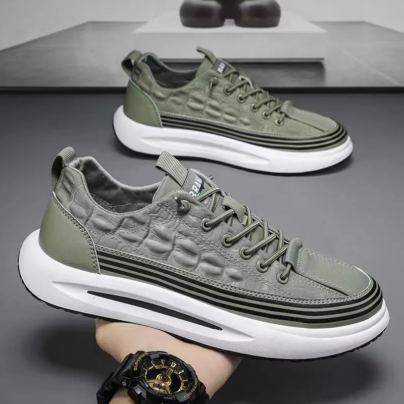 Chunky Sneakers Men Soft Sole Running Shoes Fashion Casual Leather Fabric Breathable Height Increased Flat Platform Board Shoes
Chunky Sneakers Men Soft Sole Running Shoes Fashion Casual Leather Fabric Breathable Height Increased Flat Platform Board Shoes
