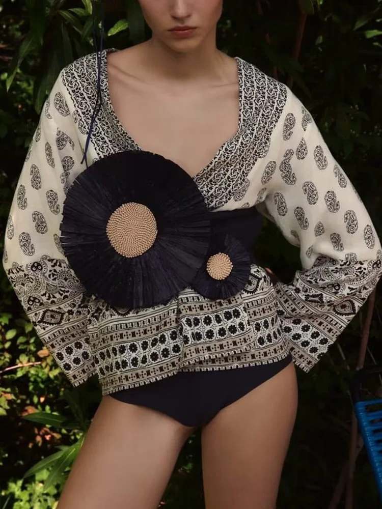 Женская винтажная блузка с принтом, полурукавом и V-образным вырезом
Женская винтажная блузка с принтом, полурукавом и V-образным вырезом