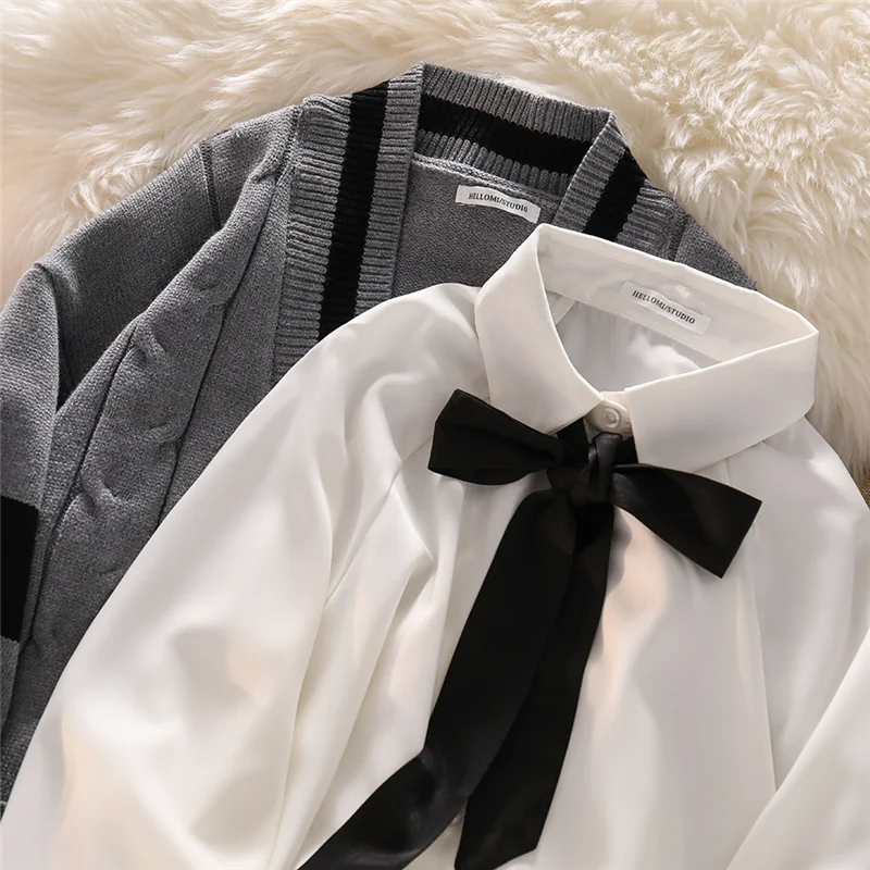 Knitted Sweater Contrast Color Cardigan Coat Women's 2022 New Autumn and Winter Loose College Style Knitted Top White Shirt 2022
Knitted Sweater Contrast Color Cardigan Coat Women's 2022 New Autumn and Winter Loose College Style Knitted Top White Shirt 2022