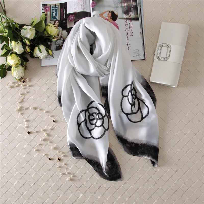 New style Spring and summer women beach Sunscreen fashion Party shawl lady Popular Print scarves china good quality silk hijab
New style Spring and summer women beach Sunscreen fashion Party shawl lady Popular Print scarves china good quality silk hijab