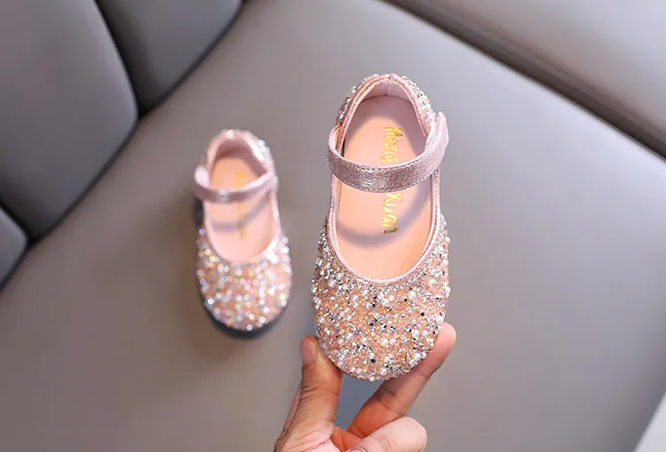 2022 Summer Shoes Girl Pink Crystal Shoes Children From 2 To 7 Years Kids Black Rhinestone Soft Cow Muscle Sole Leather Shoes
2022 Summer Shoes Girl Pink Crystal Shoes Children From 2 To 7 Years Kids Black Rhinestone Soft Cow Muscle Sole Leather Shoes