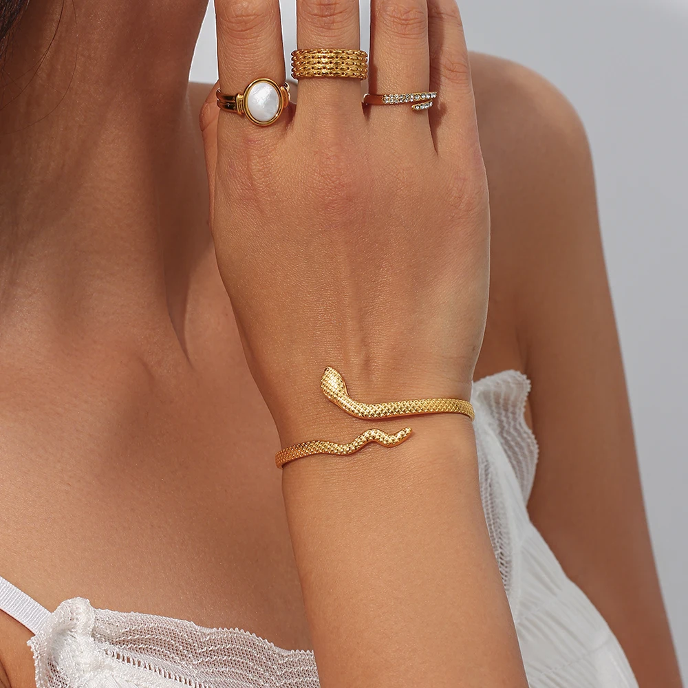 2022 New Stainless Steel Real Gold Plated Plaid Texture Adjustable Snake Gold Bangle For Woman Cuff Bracelets For Women
2022 New Stainless Steel Real Gold Plated Plaid Texture Adjustable Snake Gold Bangle For Woman Cuff Bracelets For Women