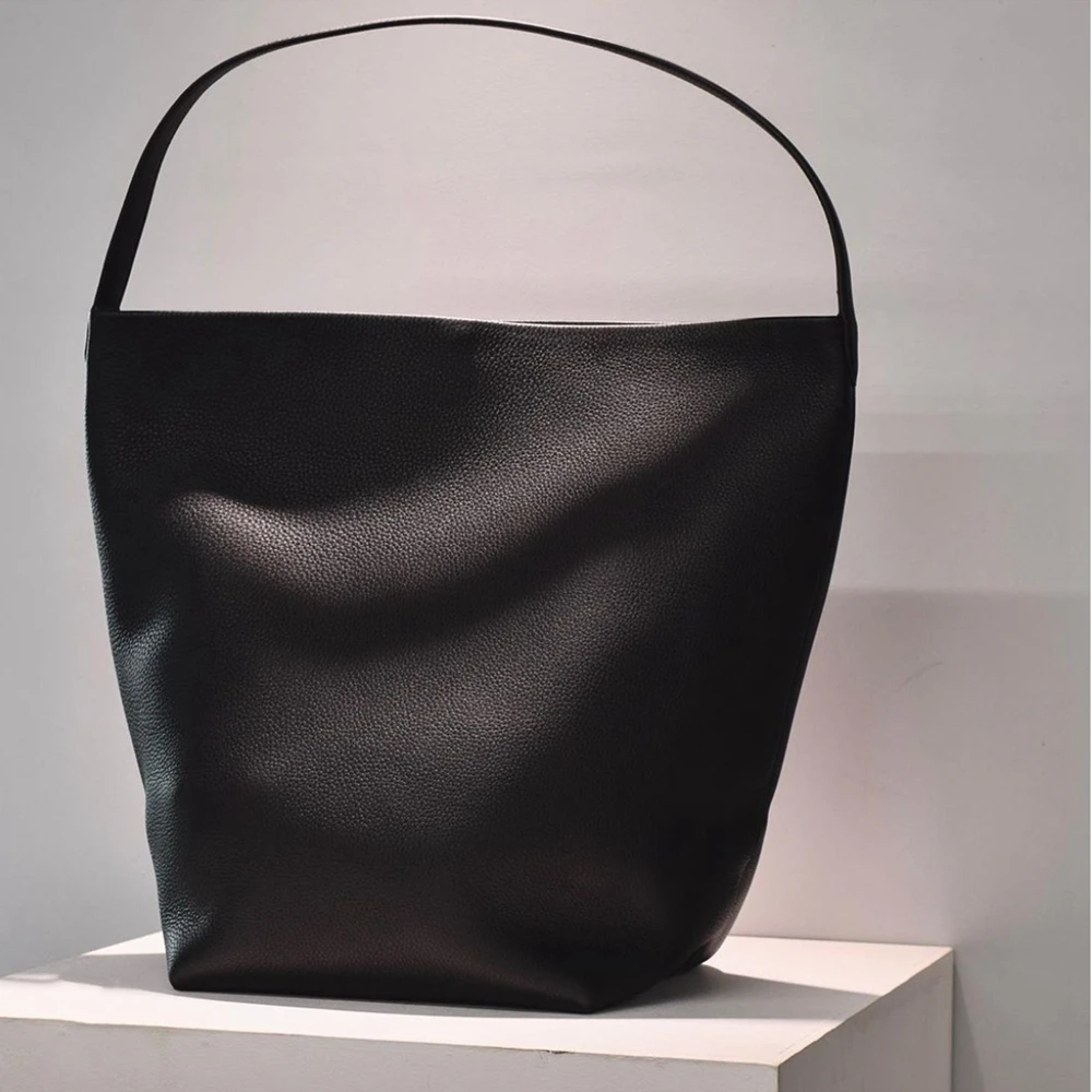 Black Fashion Genuine Leather Bucket Bag\Handbag Women Real Cowhide Sofe Leather Large Tote Shoulder Bag Shopping Commuter Bag
Black Fashion Genuine Leather Bucket Bag\Handbag Women Real Cowhide Sofe Leather Large Tote Shoulder Bag Shopping Commuter Bag