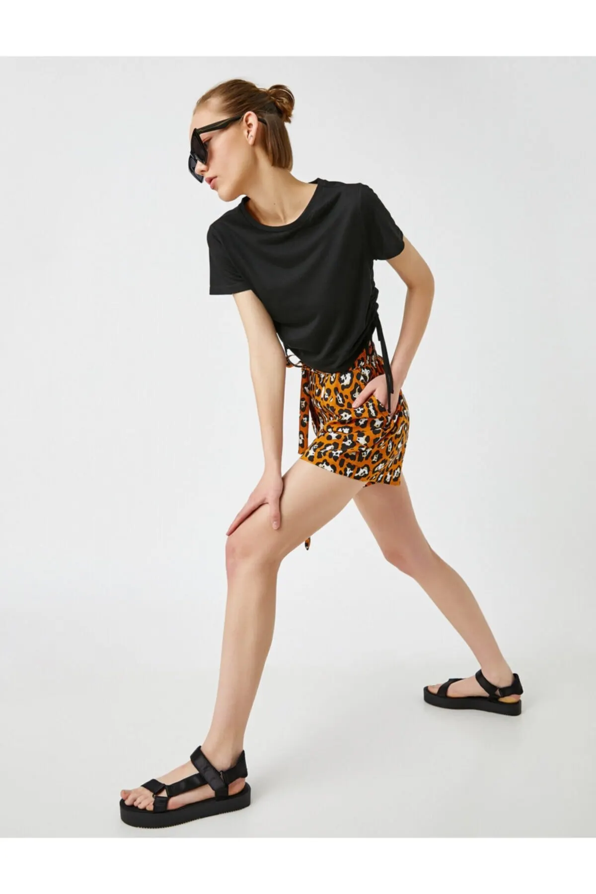 Женские шорты с узором и поясом, новые летние модные базовые шорты-бермуды, Короткие мини-брюки, короткие брюки
Женские шорты с узором и поясом, новые летние модные базовые шорты-бермуды, Короткие мини-брюки, короткие брюки