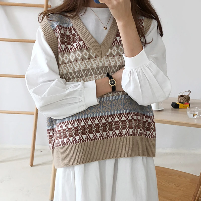 Sleeveless Knitted Sweater Vest Women Loose Plaid V-Neck Pullover Vest Sweater Autumn Korean Style Vintage Argyle Sweaters 
Sleeveless Knitted Sweater Vest Women Loose Plaid V-Neck Pullover Vest Sweater Autumn Korean Style Vintage Argyle Sweaters