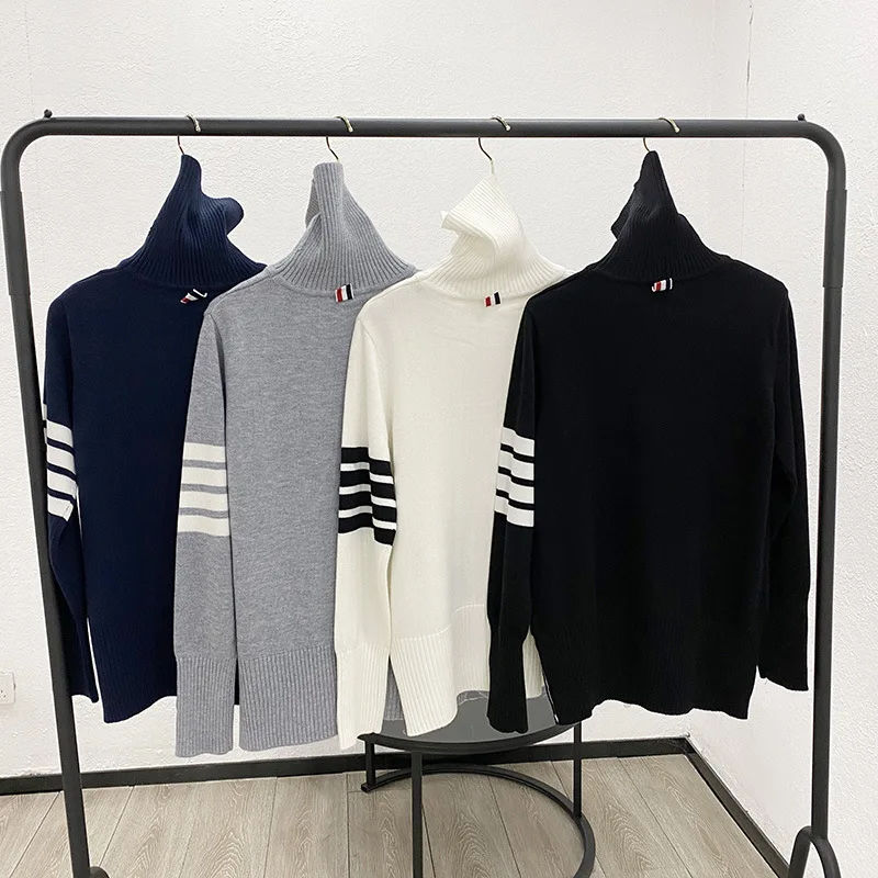 

In The Spring of The New Sleeves with Four Stripes Are Simple, and The College Style Is High-necked Sweaters and Pullovers.