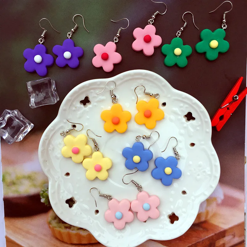 New Korean Small Fresh Daisy Flower Stud Earrings 2023 Fashion 8 Colors Geometric Flower Dangle Earrings Girl Ear Jewelry Gift
New Korean Small Fresh Daisy Flower Stud Earrings 2023 Fashion 8 Colors Geometric Flower Dangle Earrings Girl Ear Jewelry Gift