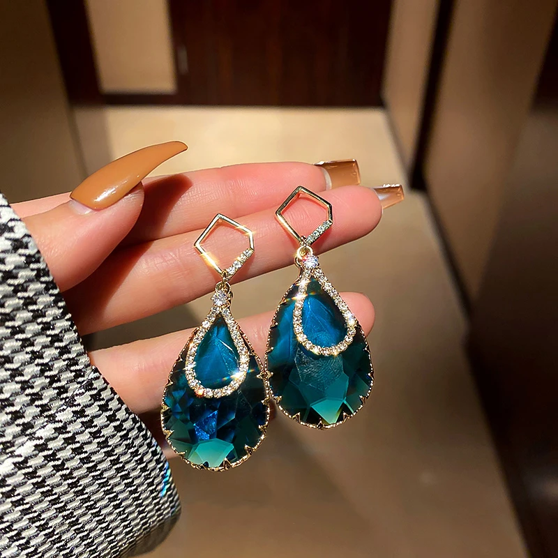 Fashion Advanced Diamond Inlaid Blue Water Drop Pendant Earrings For Women Korean Fashion Earring Birthday Party Jewelry Gifts
Fashion Advanced Diamond Inlaid Blue Water Drop Pendant Earrings For Women Korean Fashion Earring Birthday Party Jewelry Gifts