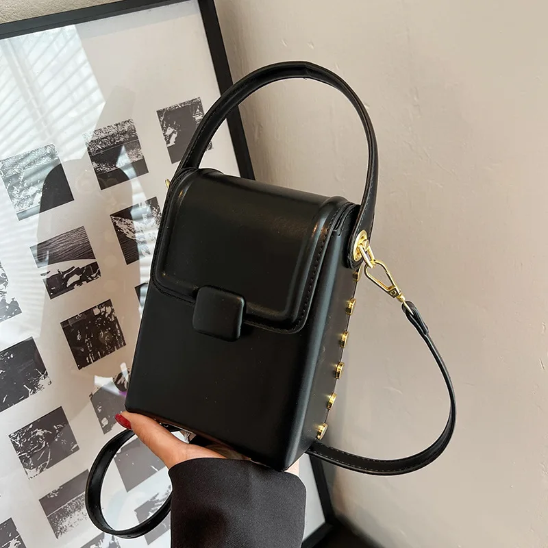 2022 Ladies Contrast Color Rivet Shoulder Bag Fashion Net Red Messenger Bag High Quality Small Square Bag Trendy Handbag Women
2022 Ladies Contrast Color Rivet Shoulder Bag Fashion Net Red Messenger Bag High Quality Small Square Bag Trendy Handbag Women