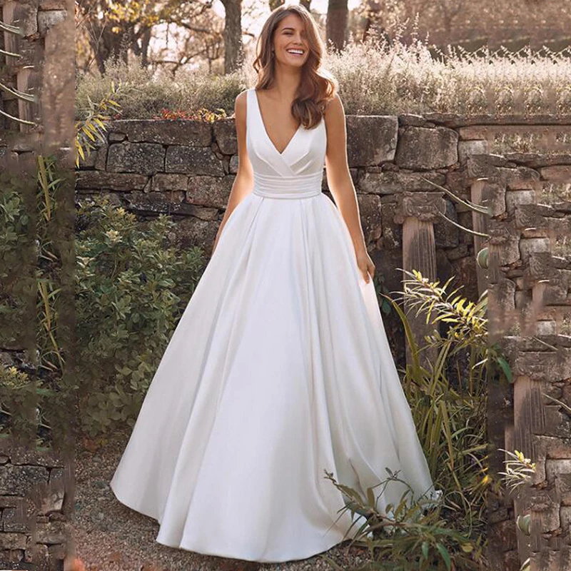 Satin Wedding Dress for Bride V-Neck Backless A-Line Beach Wedding Gowns Beach Boho Wedding Dresses Bridal Gowns for Women
Satin Wedding Dress for Bride V-Neck Backless A-Line Beach Wedding Gowns Beach Boho Wedding Dresses Bridal Gowns for Women