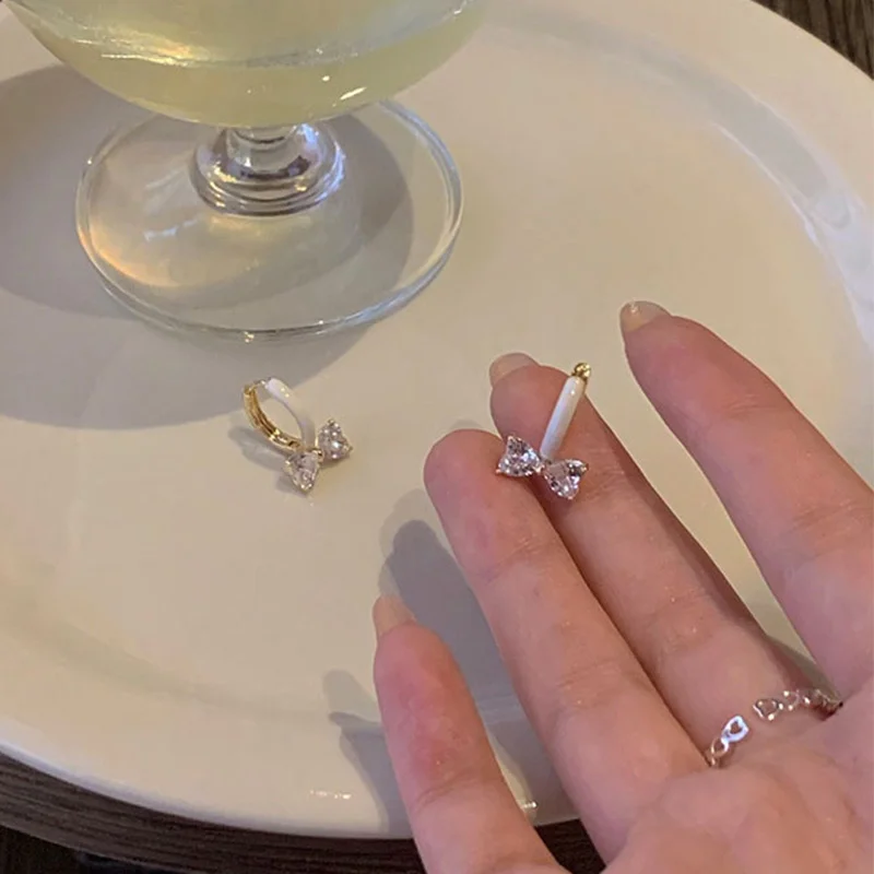 New Women's Luxury Bow Hoop Earrings In 2022 Korean Fashion Jewelry Party Girls Temperament Accessories Unusual Earrings
New Women's Luxury Bow Hoop Earrings In 2022 Korean Fashion Jewelry Party Girls Temperament Accessories Unusual Earrings