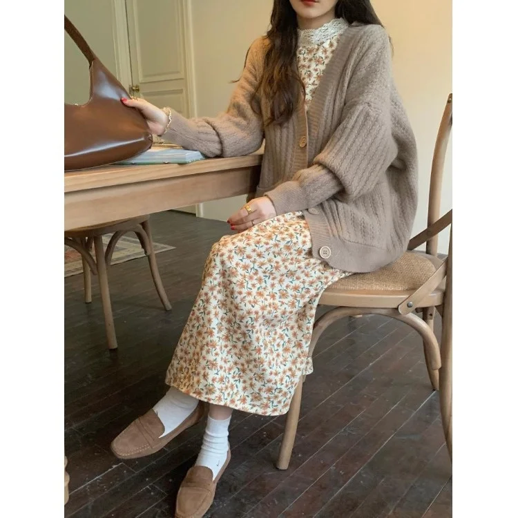 Корейское плюшевое Цветочное платье Chc + утепленный кардиган, свитер, пальто, корейский стиль, новинка зимы, для женщин
Корейское плюшевое Цветочное платье Chc + утепленный кардиган, свитер, пальто, корейский стиль, новинка зимы, для женщин