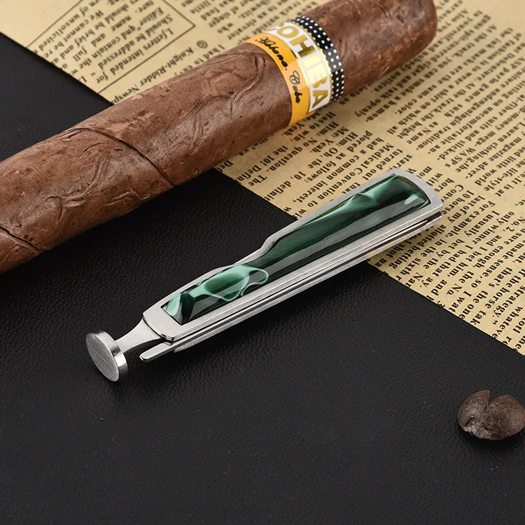 Stainless steel patch pipe knife green resin three-in-one folding cigarette knife
Stainless steel patch pipe knife green resin three-in-one folding cigarette knife