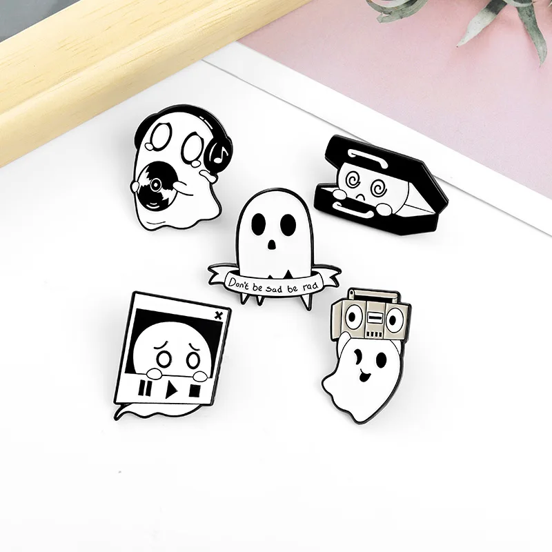 New Creative Cartoon Enamel Pins Metal Cute Music Little Ghost Brooch Bag Collar Badge Party Casual Jewelry Gifts Wholesale
New Creative Cartoon Enamel Pins Metal Cute Music Little Ghost Brooch Bag Collar Badge Party Casual Jewelry Gifts Wholesale