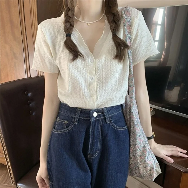 Design Sense Niche Shirt Women's Summer Temperament Pleated V-Neck Thin and Short Gentle Wind Short-Sleeved Top Women
Design Sense Niche Shirt Women's Summer Temperament Pleated V-Neck Thin and Short Gentle Wind Short-Sleeved Top Women