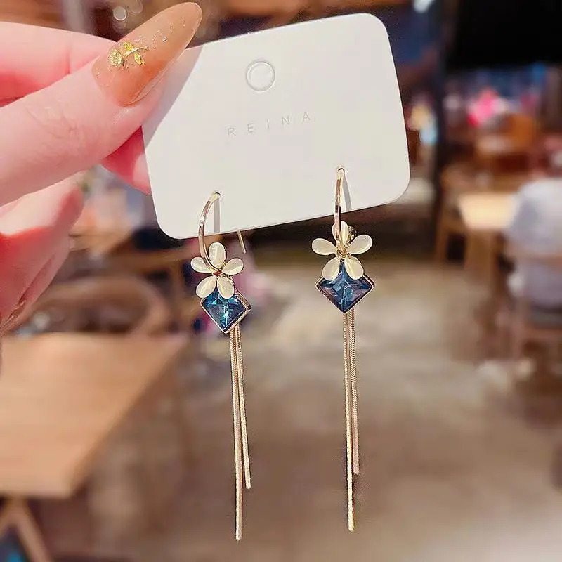 Elegance Flower Blue Diamond Long Tassel Earrings For Women Temperament Design Sense Personality Korean Fashion Jewelry Gifts
Elegance Flower Blue Diamond Long Tassel Earrings For Women Temperament Design Sense Personality Korean Fashion Jewelry Gifts