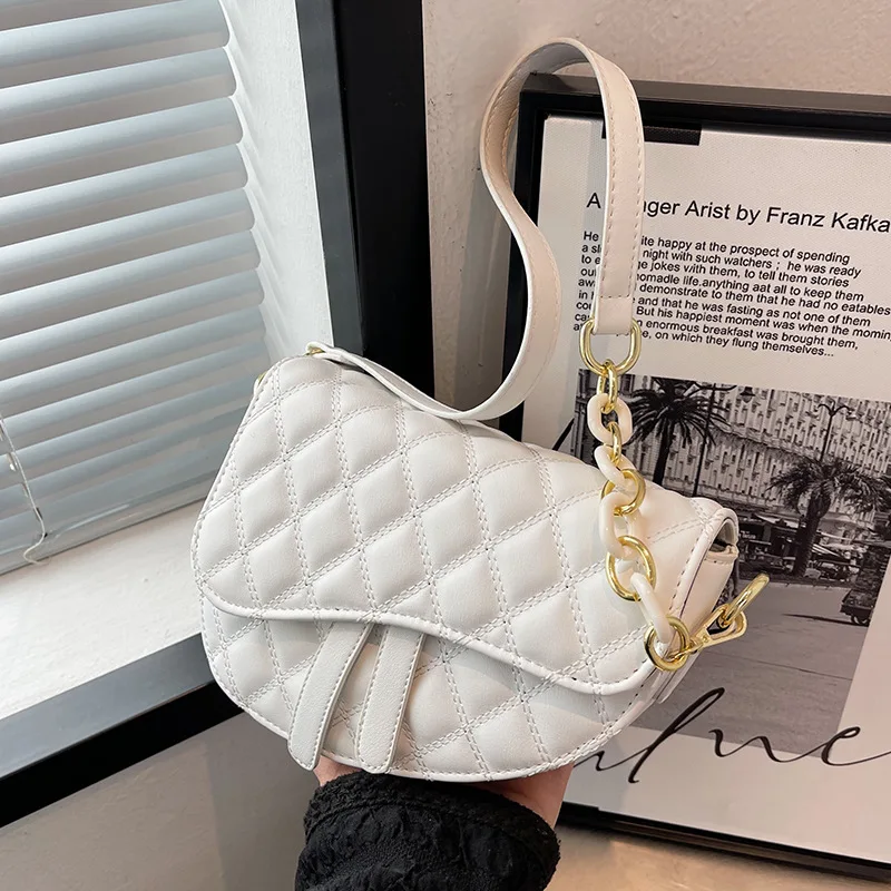 Pu Leather Women's Bag 2022 Trend Fashion Saddle Handbag Diamond Crossbody Bags for Women Solid Color Luxury Bag Woman Underarm
Pu Leather Women's Bag 2022 Trend Fashion Saddle Handbag Diamond Crossbody Bags for Women Solid Color Luxury Bag Woman Underarm