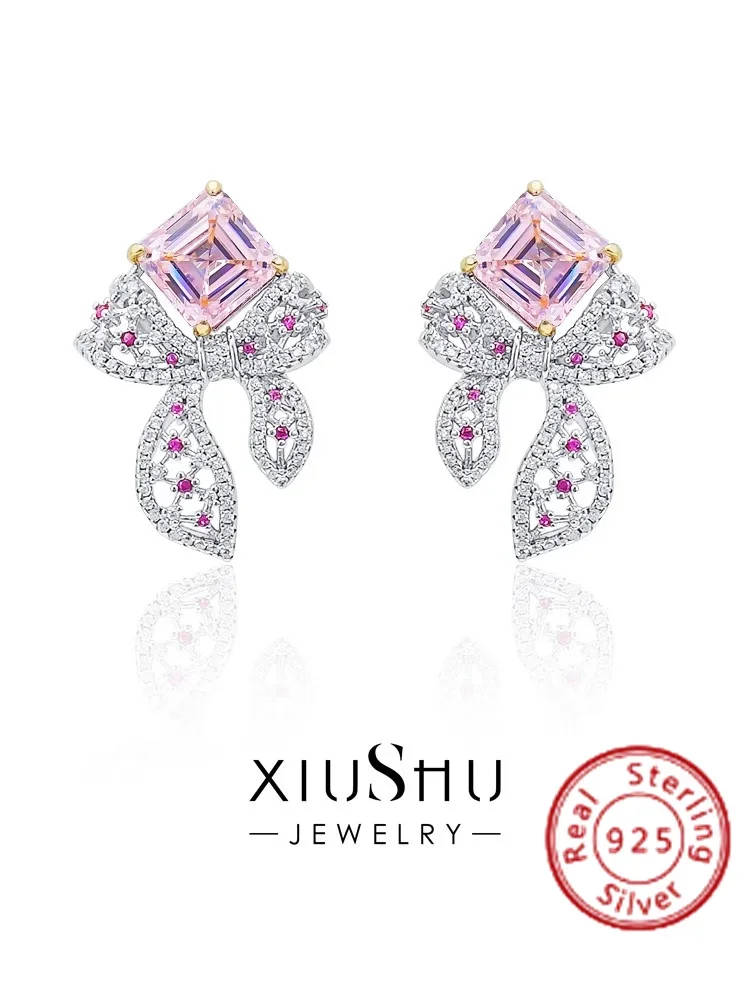 Женские квадратные серьги-гвоздики, розовые яркие разноцветные серьги в форме принцессы, украшенные стразами, с бантом
Женские квадратные серьги-гвоздики, розовые яркие разноцветные серьги в форме принцессы, украшенные стразами, с бантом