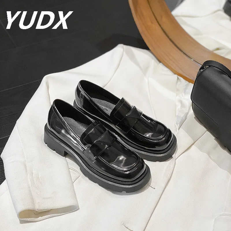 British Style Genuine Leather Flat Loafers Women Round Toe Schoolbag Buckle Deep Mouth Single Shoes Ladies Spring Walking Shoes
British Style Genuine Leather Flat Loafers Women Round Toe Schoolbag Buckle Deep Mouth Single Shoes Ladies Spring Walking Shoes