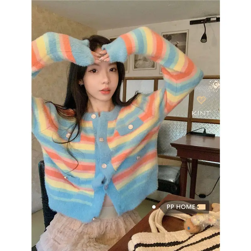 Модный женский вязаный кардиган, свитер, новинка сезона осень-зима 2023, корейский однобортный вязаный свитер в полоску, пальто Z37
Модный женский вязаный кардиган, свитер, новинка сезона осень-зима 2023, корейский однобортный вязаный свитер в полоску, пальто Z37
