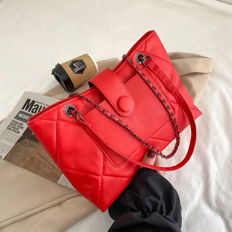 Red Leather Quilted Chain Shoulder Bag Large Winter Women'S Bags Fashion 2021 Diamond Design Tote Handbags Big For Office
Red Leather Quilted Chain Shoulder Bag Large Winter Women'S Bags Fashion 2021 Diamond Design Tote Handbags Big For Office
