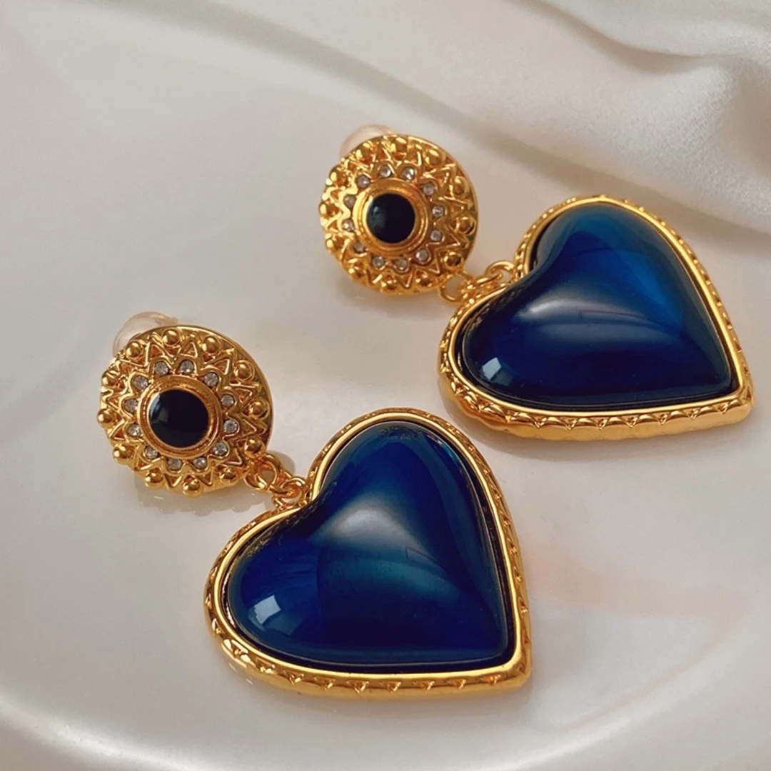 Retro drop earringHigh quality Women jewelryFrench high-end blue loveWomen jewelryBaroque retro eleganceSenior ladies earrings
Retro drop earringHigh quality Women jewelryFrench high-end blue loveWomen jewelryBaroque retro eleganceSenior ladies earrings