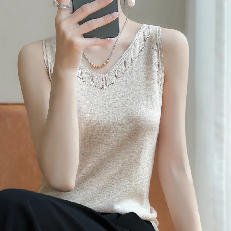 Camisole Thin V-neck Sleeveless Sweater Women's Inner Pullover Slimming Sleeveless Top
Camisole Thin V-neck Sleeveless Sweater Women's Inner Pullover Slimming Sleeveless Top