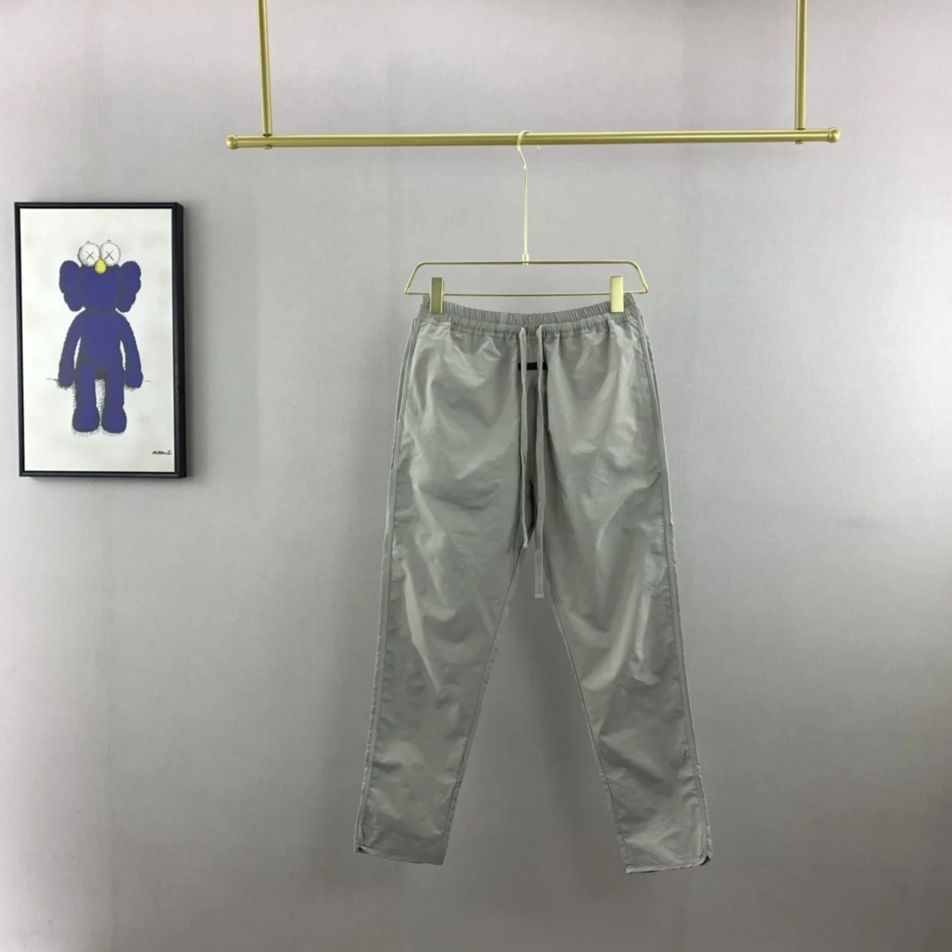 2022ss Fashion 1:1 High Quality Nylon Pants Men's Hip Hop Streetwear Drawstring Long Pants Glossy Pant
2022ss Fashion 1:1 High Quality Nylon Pants Men's Hip Hop Streetwear Drawstring Long Pants Glossy Pant