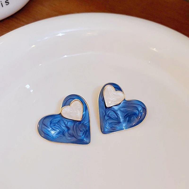 French Women Blue and White Heart-shaped Drop Oil Metal Earrings Temperament Stud Earrings New Jewelry
French Women Blue and White Heart-shaped Drop Oil Metal Earrings Temperament Stud Earrings New Jewelry