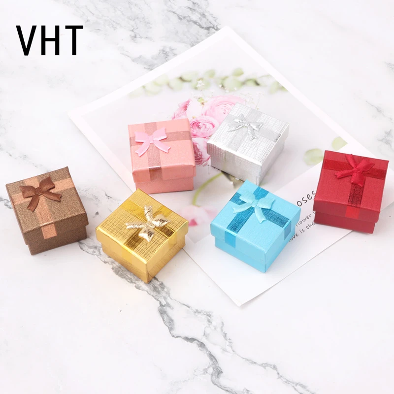 VHT 12Pcs Fashion Ribbon Jewelry Box Multi colors Stud Earrings Rings Boxes 4x4x3cm Display Packaging Gift Case Wholesale
VHT 12Pcs Fashion Ribbon Jewelry Box Multi colors Stud Earrings Rings Boxes 4x4x3cm Display Packaging Gift Case Wholesale