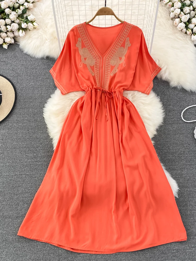 Женское летнее платье в богемном этническом стиле с вышивкой и V-образным вырезом
Женское летнее платье в богемном этническом стиле с вышивкой и V-образным вырезом